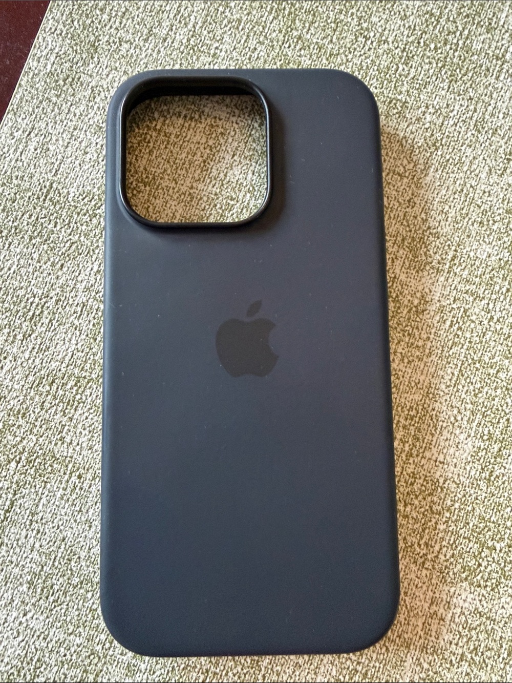 iPhone 16 pro Apple black silicone case